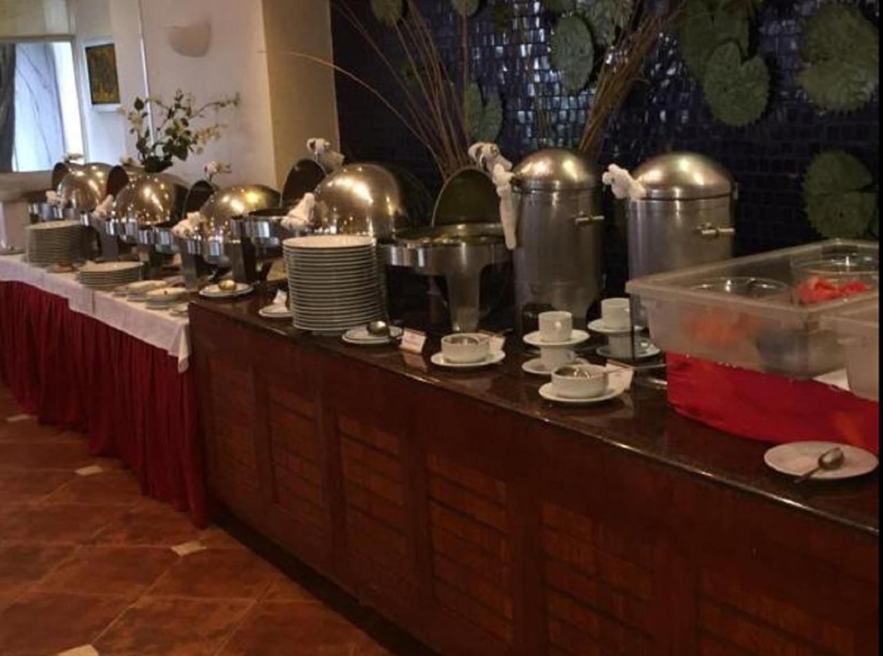 Hotel Terranova Coatzacoalcos Ngoại thất bức ảnh A buffet at a hotel